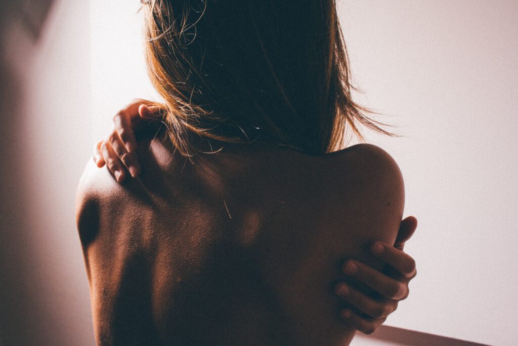 DRY SKIN BRUSHING 4 romina farias 778239 unsplash