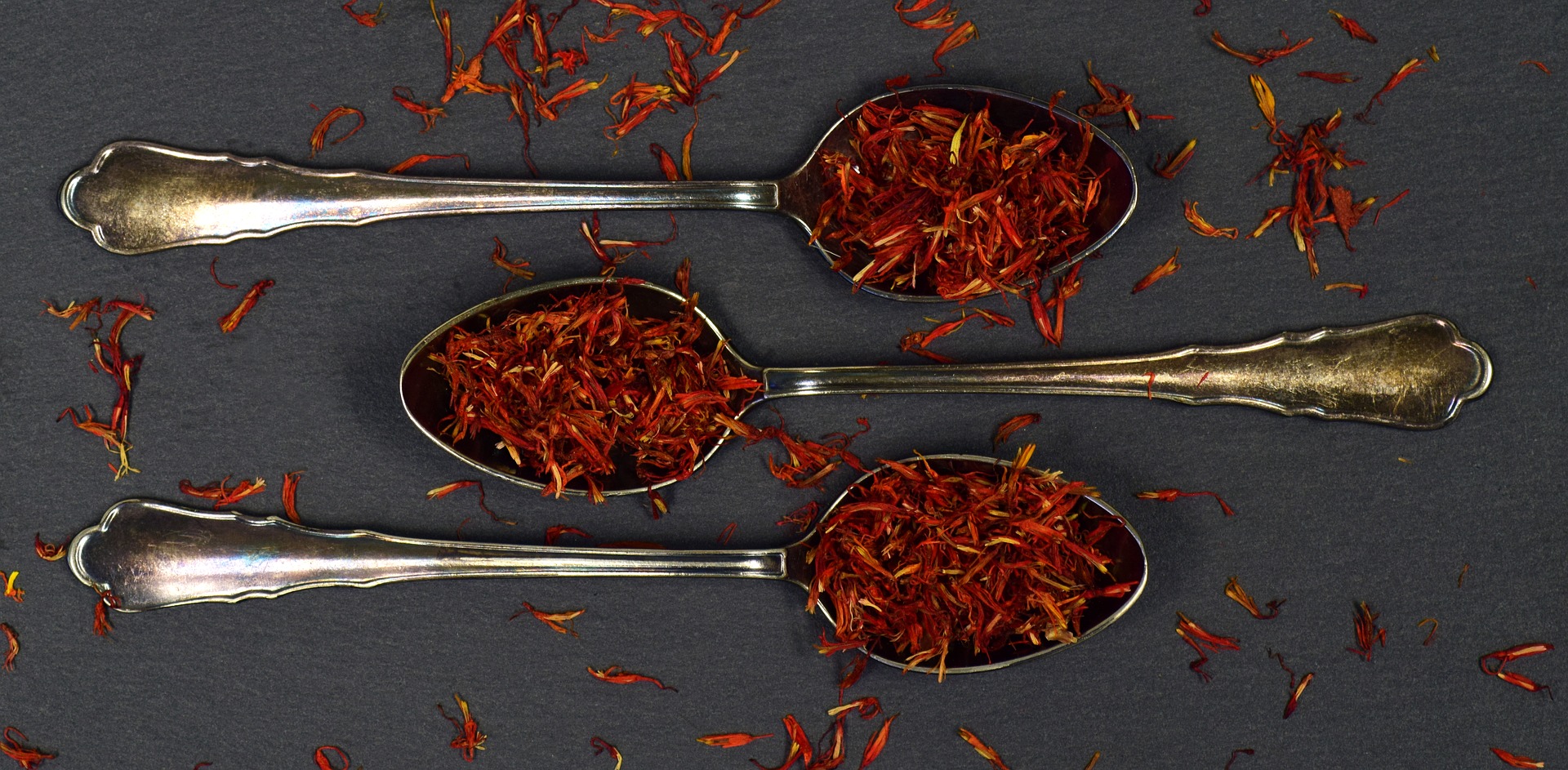 saffron spice spoons