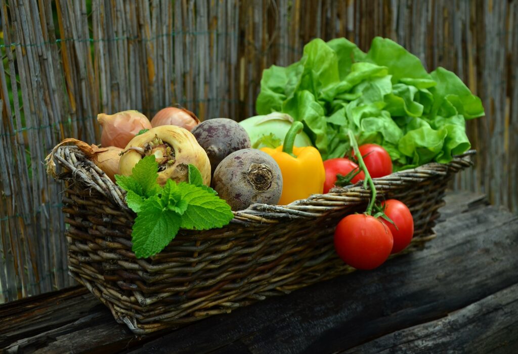 Seasonal Produce Chart to keep handy. 8 vegetables basket